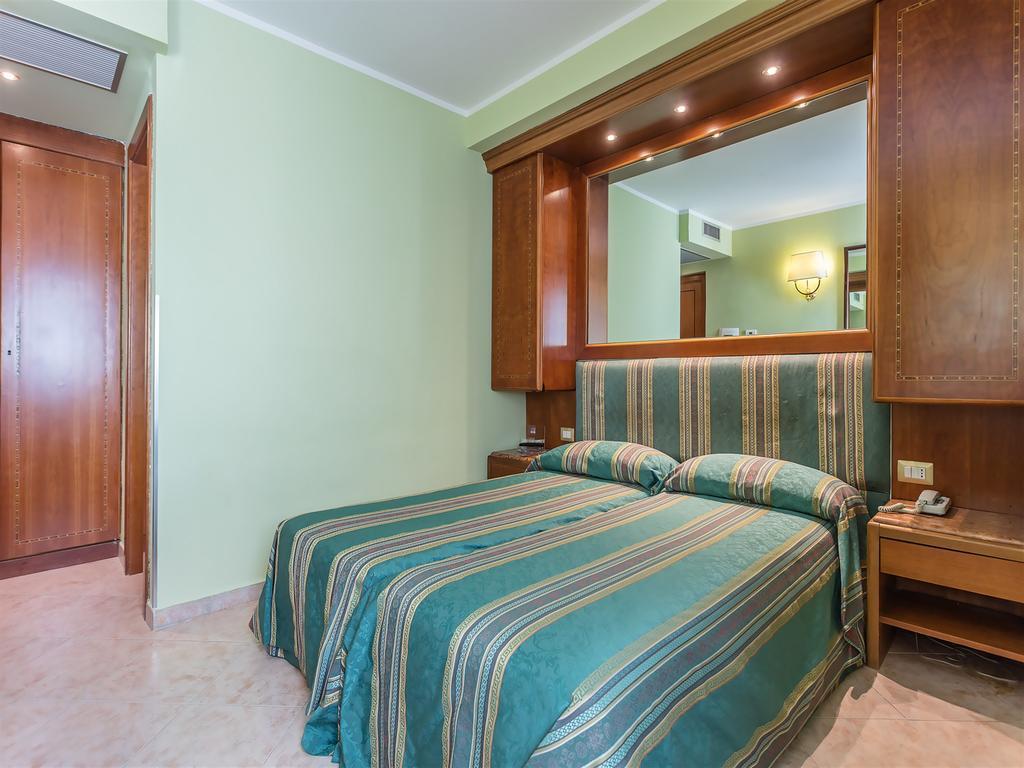 Raeli Hotel Siracusa Róma Kültér fotó